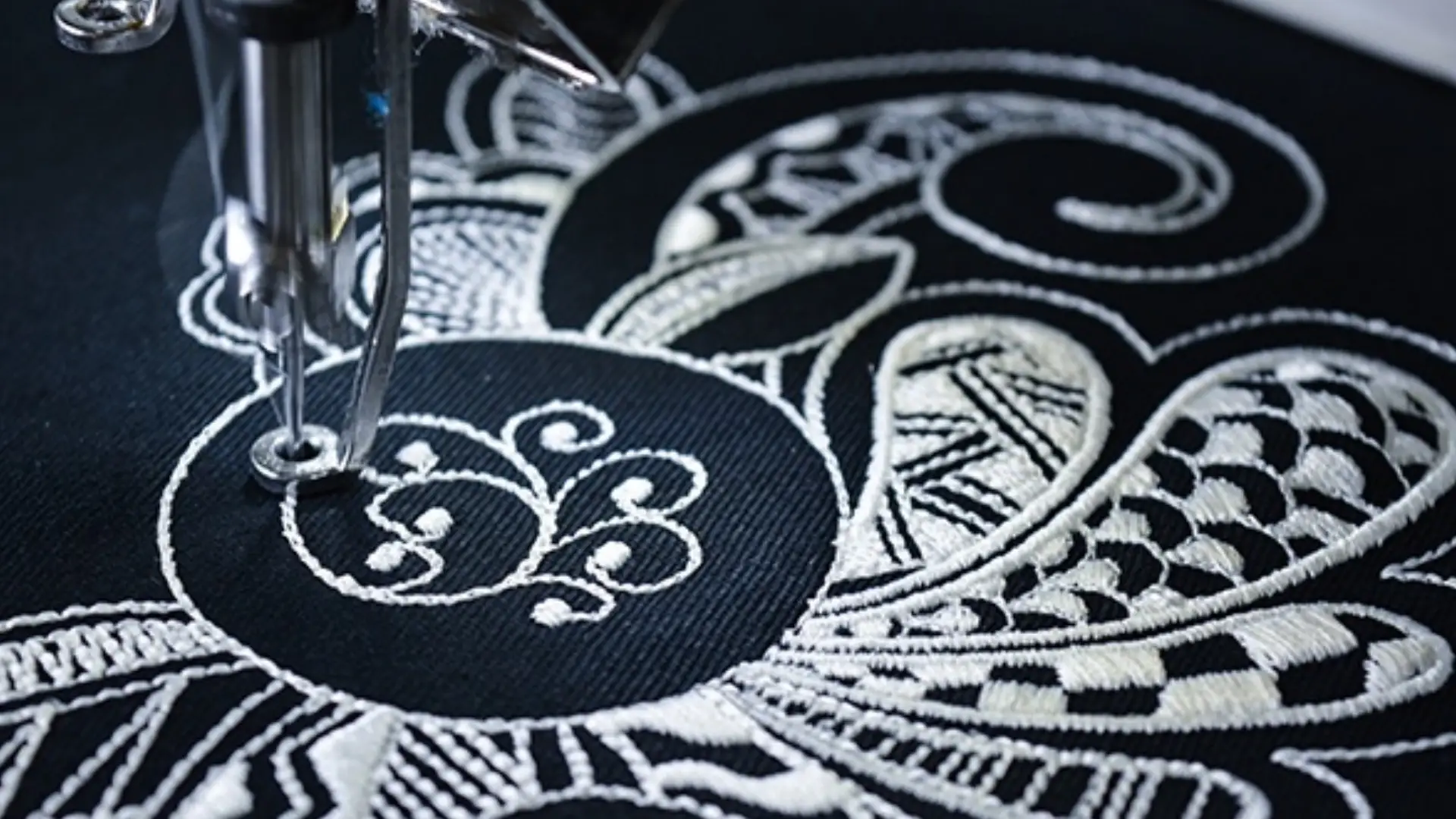 How to Choose the Right Thread and Fabric for Embroidery Digitizing