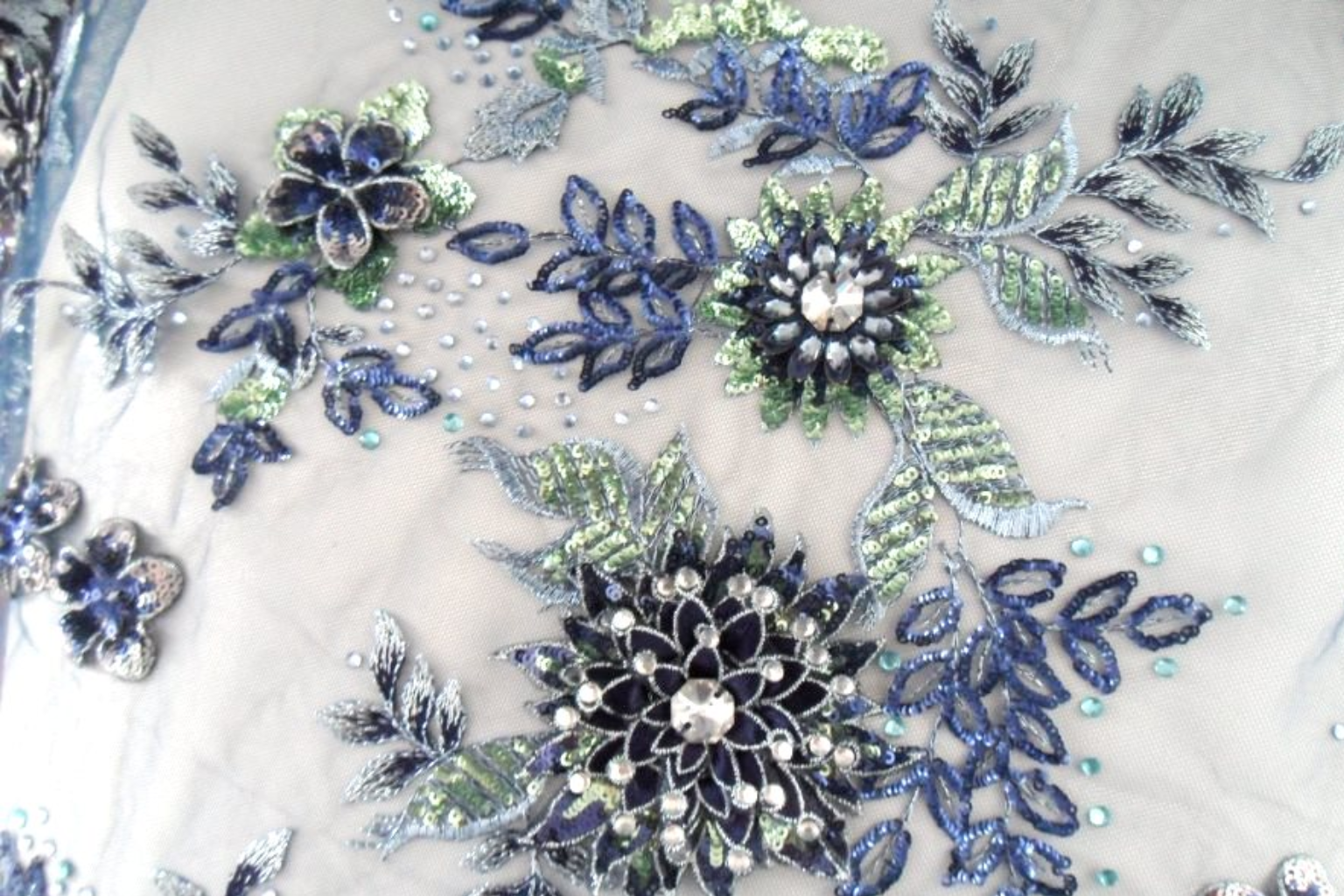 How to Combine 3D Applique with Traditional Embroidery for Unique Looks